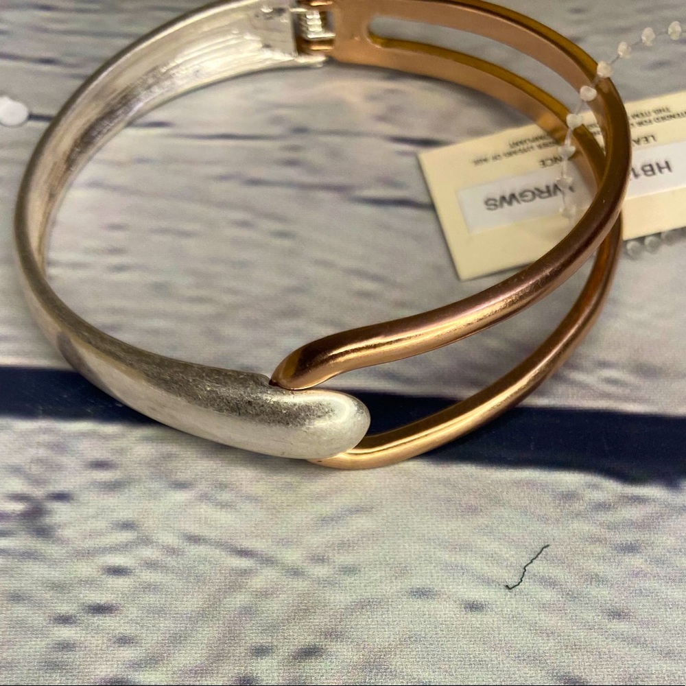 Rose Gold Bangle 🎁 - Picture 2 of 3